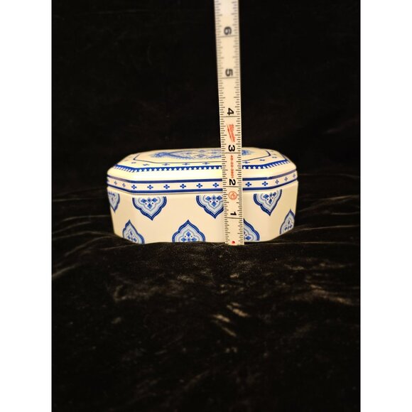 Vera Bradley Audrey & Judith Ceramic Trinket Box With Blue Floral Design - Picture 3 of 10